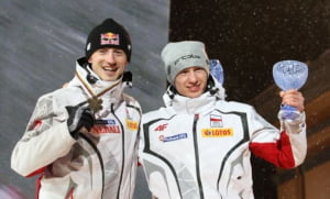 Adam Małysz i Kamil Stoch - ceremonia medalowa Oslo 2011