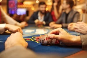 Zakłady bukmacherskie czy kasyno - gry w karty